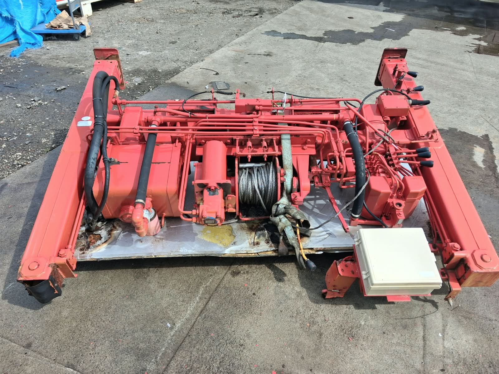 CG-BA-17 | High-lift jack, winch, Unic crane, and remote control included.