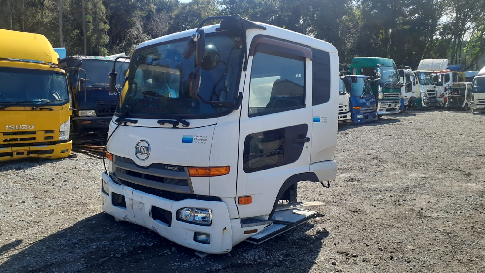 CE-BA-13 | Cabin only UD Trucks Cabin with bed MK38L-11211 TKG-MK38L December 2012