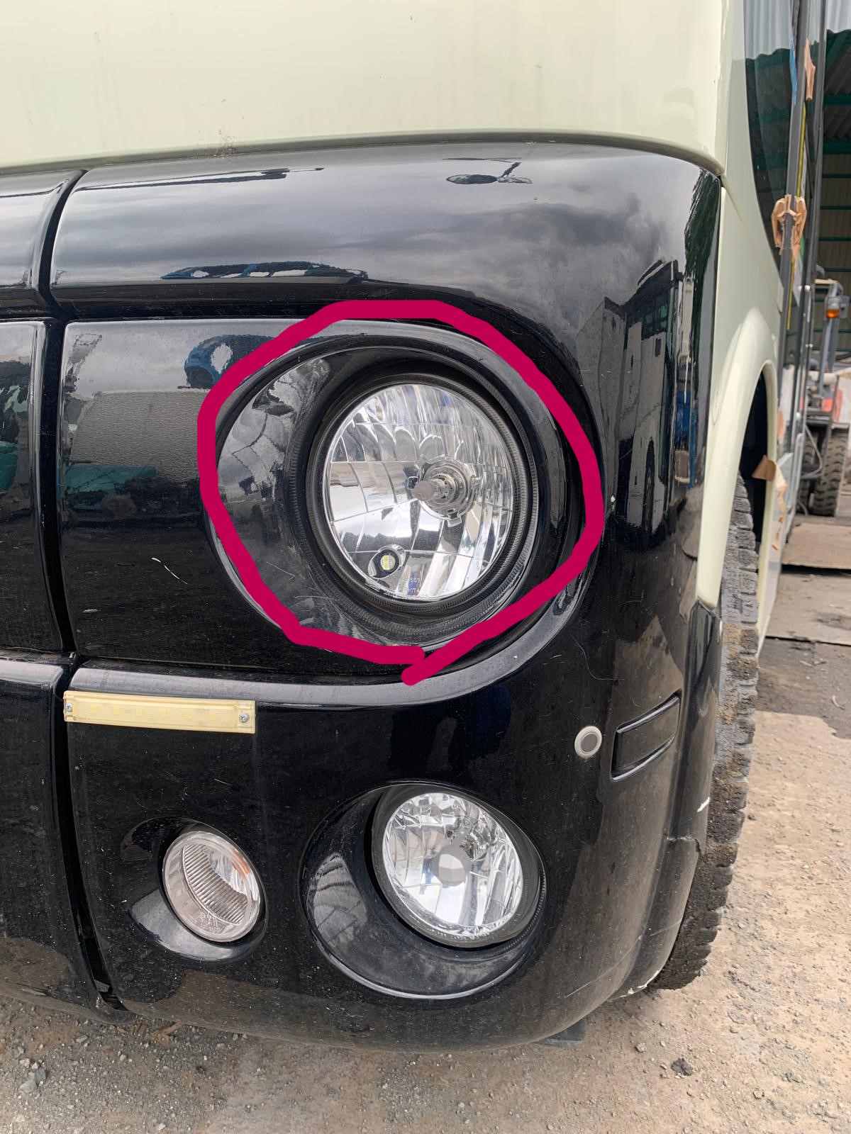 CE-AG-21-P4 | Hino Poncho Left Headlight