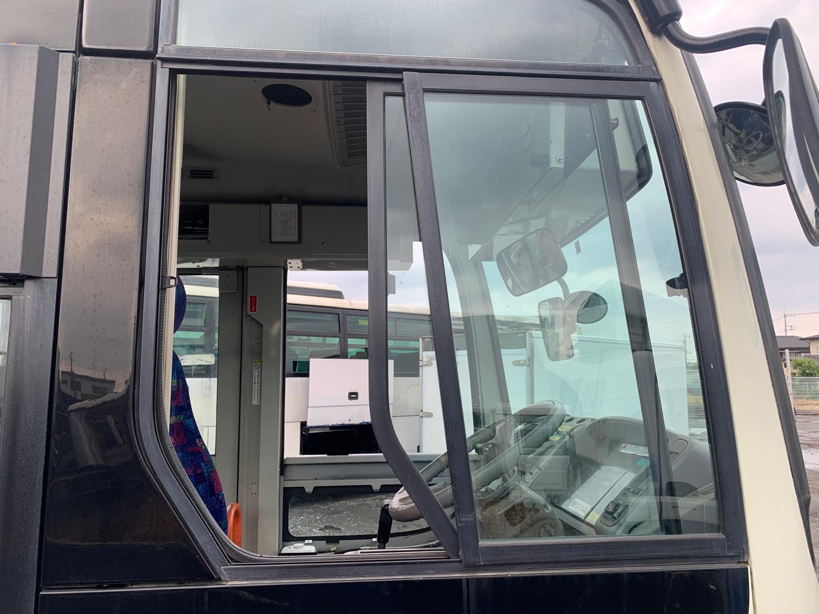 CE-AG-24-P2 | Hino Poncho Right Driver's Side Glass　