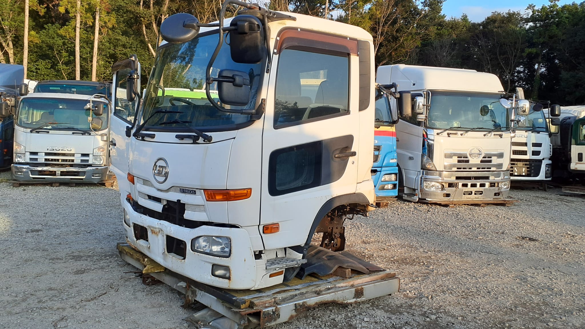 CE-BA-15 | Cabin only UD Trucks Cabin LK38N-00118 SKG-LK38N February 2012