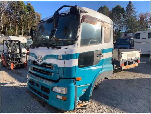 [REF.No: CD-BB-136] Cabin only UD Trucks Cabin CD5ZA-10666 QKG-CD5ZA With bed December 2012