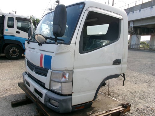 [REF.No: CD-AK-29] Cabin only Mitsubishi Canter Cabin FEB70-500073 SKG-FEB70 March 2011