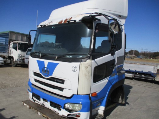 [REF.No: CD-AB-74] Cabin only Nissan Diesel CG4ZA-01929 MT car with bed and air guide plate Cabin August 2007