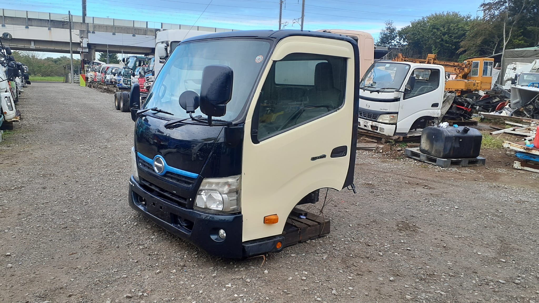 CE-BB-17 | Cabin only Hino Dutro Cabin XKU720-0001126 TQG-XKU720M May 2012