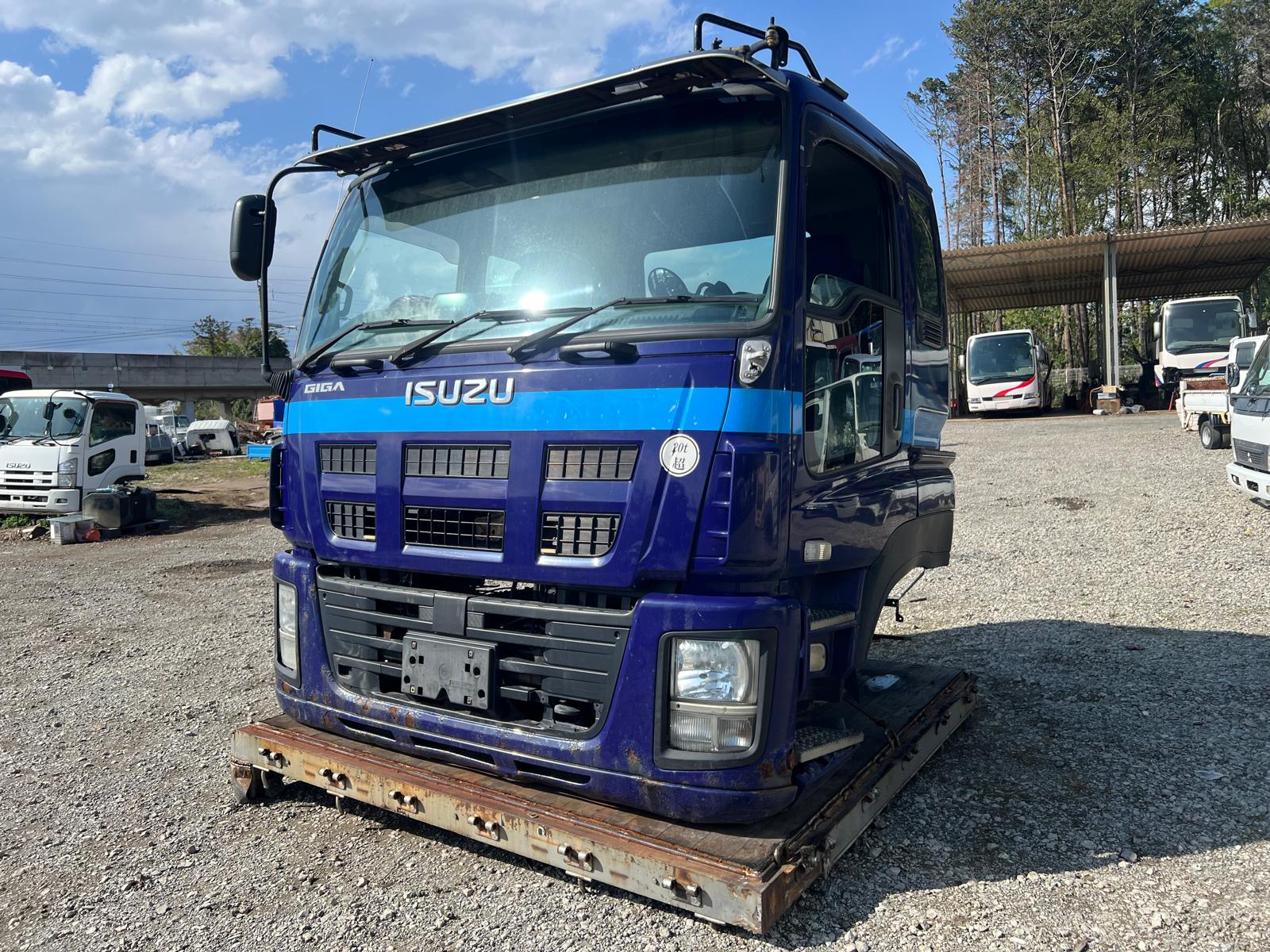 CF-AE-46 | Cabin only Isuzu Giga Cabin CYZ77AM-7001312 QKG-CYZ77AM January 2015 With bed