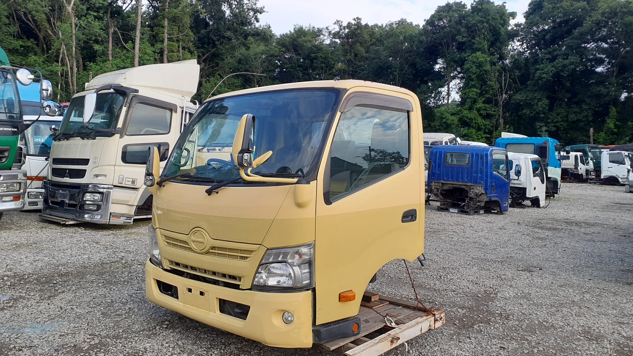 CF-AE-13 | Cabin only Hino Dutro Cabin XKU710-0001295 SJG-XKU710M November 2011