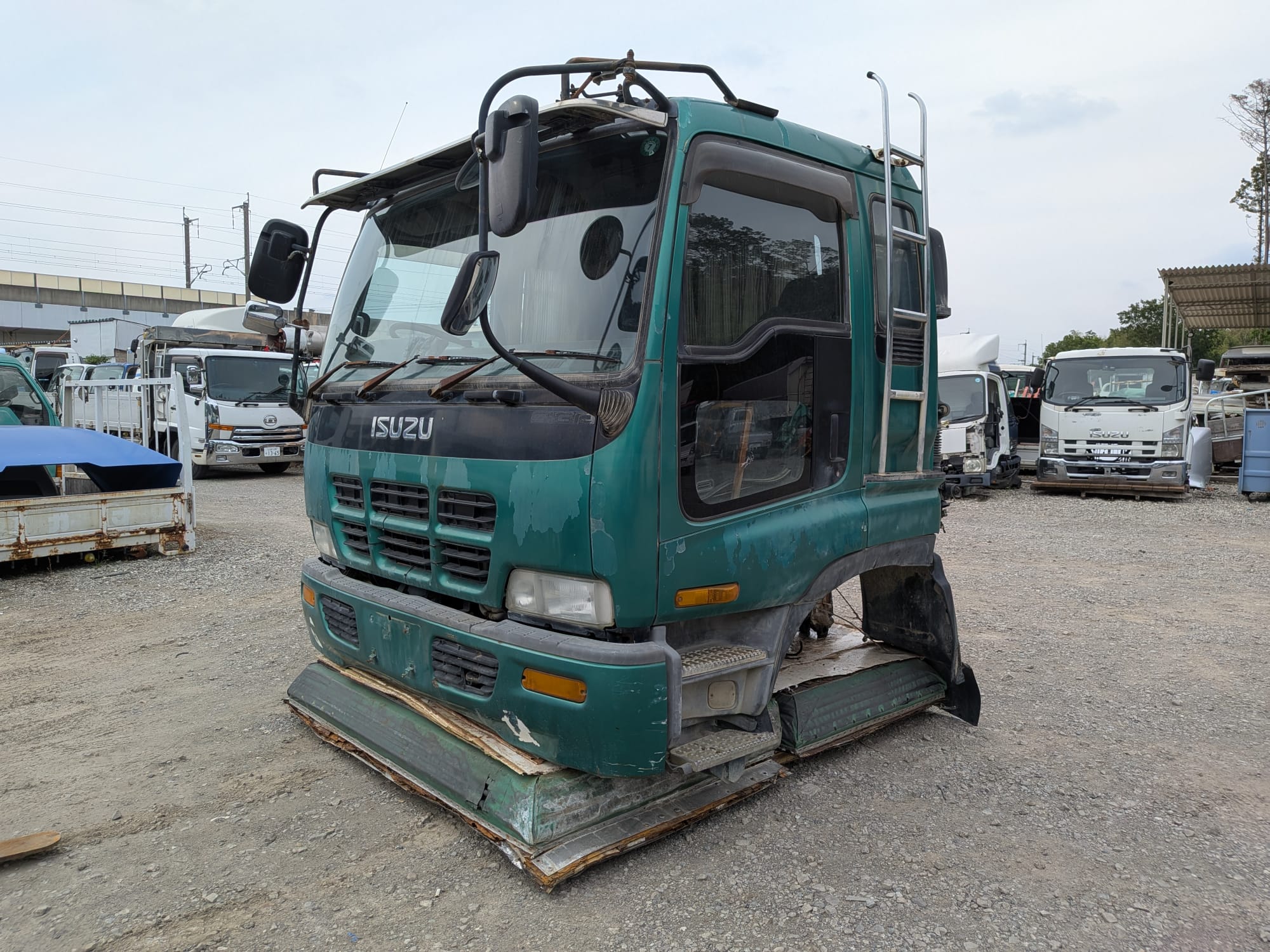 CG-AF-99 | Cabin only, Isuzu Giga Cabin CXZ82K2-3001080, with bed