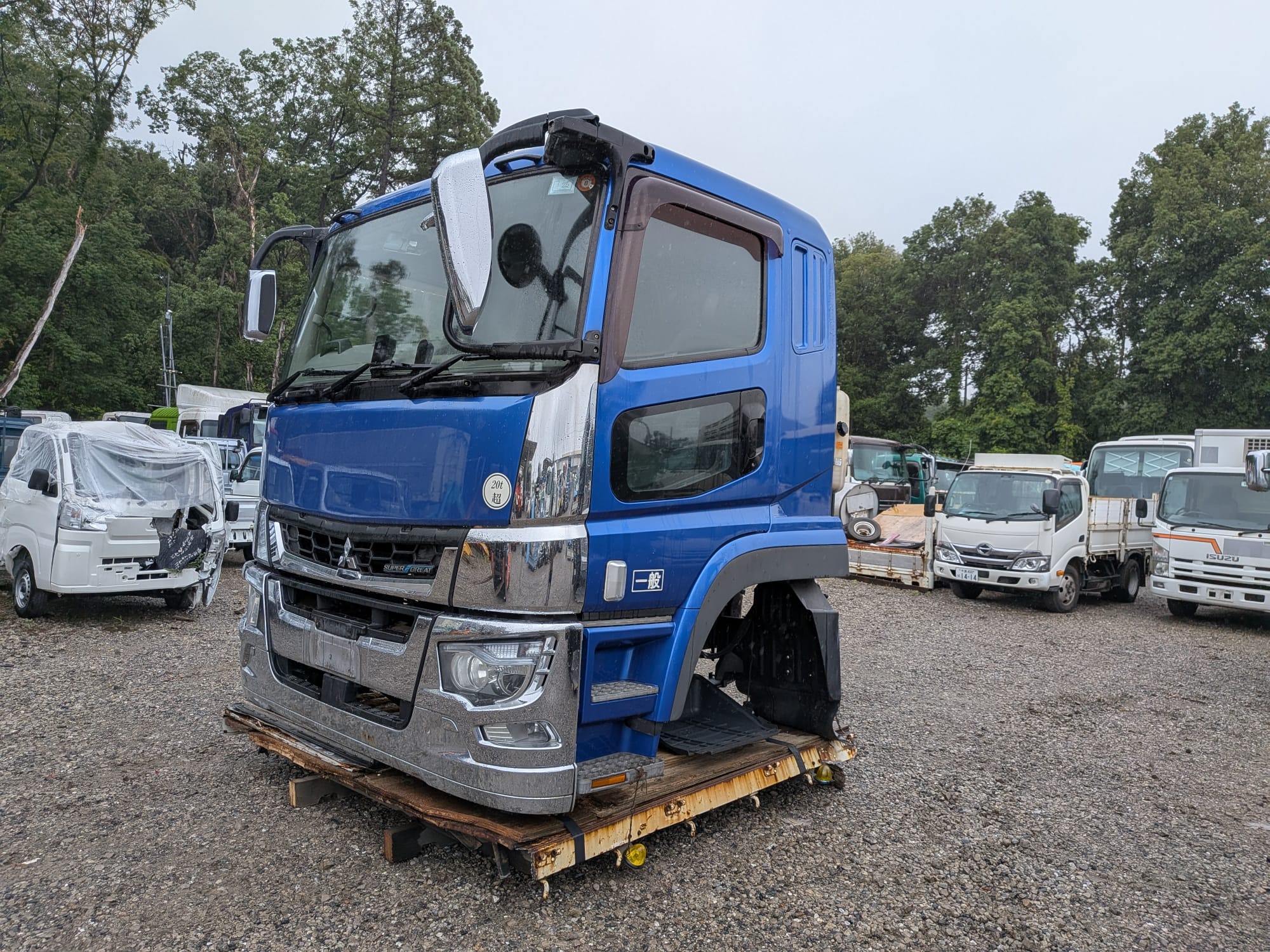 CG-AG-32 | Cabin only. Mitsubishi Super Great Cabin FU74HZ-501023 with bed.