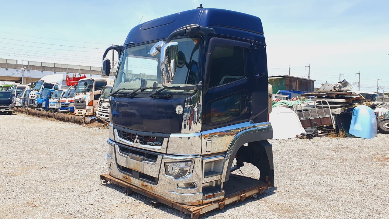 CG-AG-63 | Cabin only. Mitsubishi Super Great Cabin FS74HZ-501142 with bed.