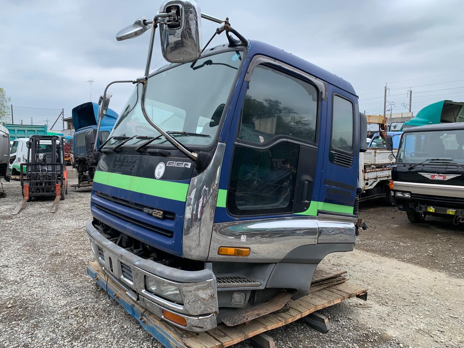 CE-AE-103 | Cabin only Isuzu Giga Cabin CYH81P-3000103 with bed