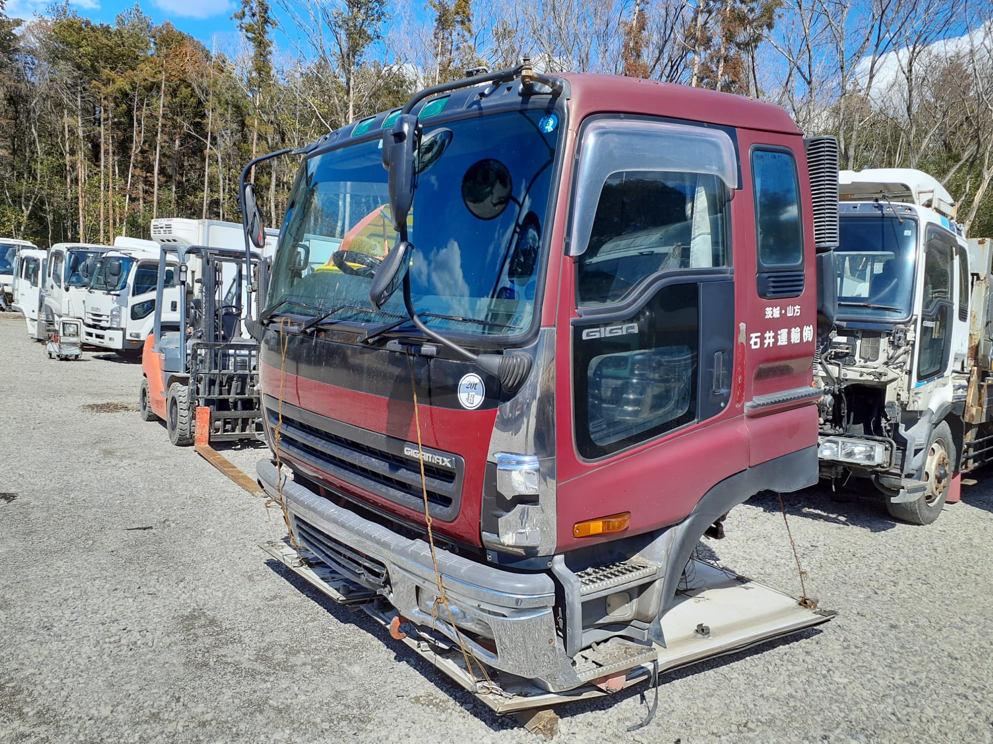 CE-AD-74 | Cabin only Isuzu Giga Cabin CYZ74V3W-3000025 with bed