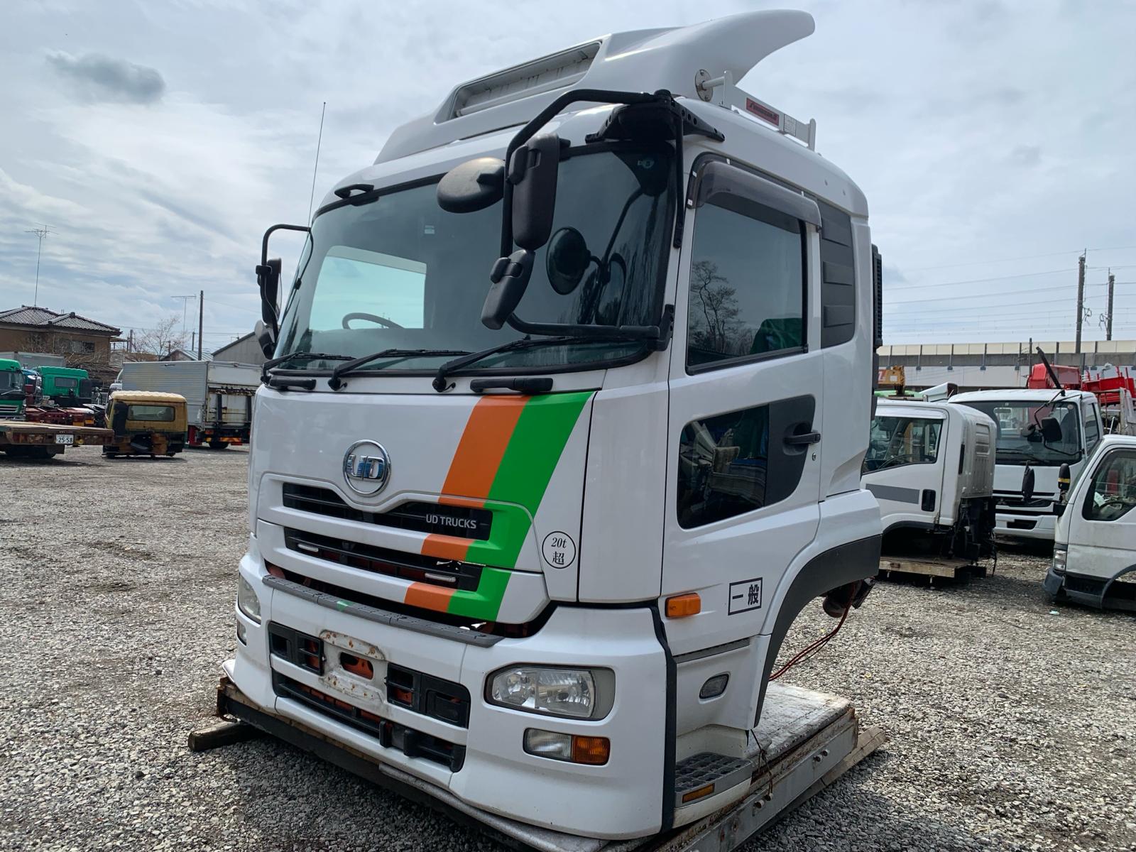 CE-AD-109 | Cabin only UD Trucks Cabin CG5ZA-12783 QKG-CG5ZA with bed June 2014