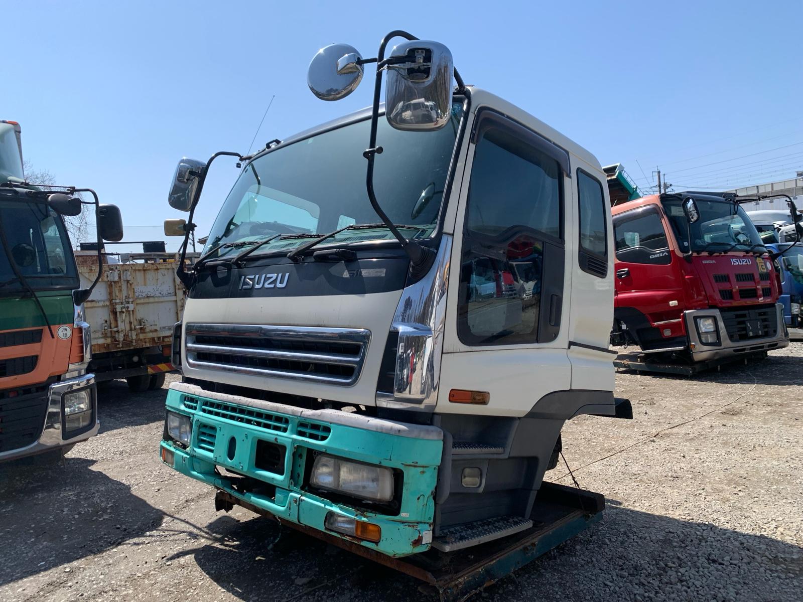 CE-AD-29 | Cabin only Isuzu CXG77X6-7000153 PJ-CXG77X6 with bed May 2007