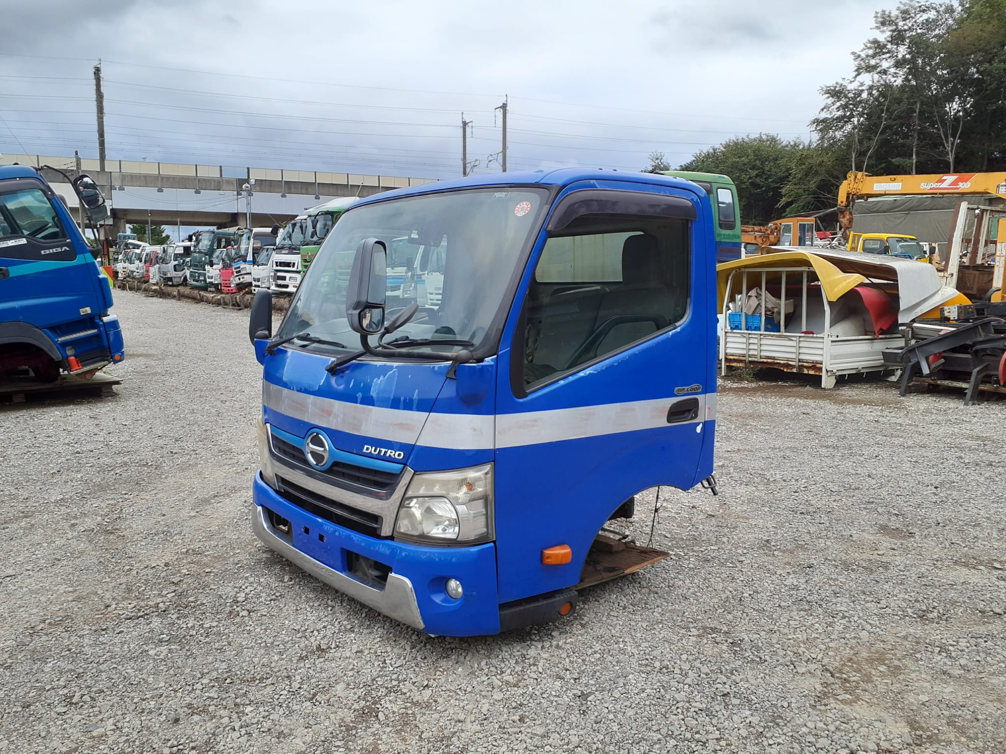 CE-AK-44 | Cabin only Hino Dutro Cabin XKU710-0001331 SJG-XKU710M December 2011