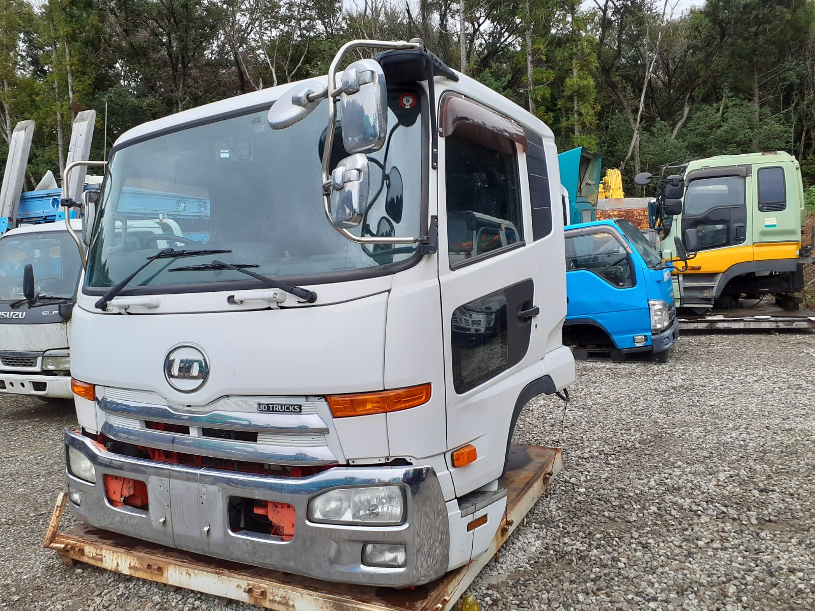 CE-AJ-81 | Cabin only UD Trucks Cabin PK39C-00156 PK39CH
