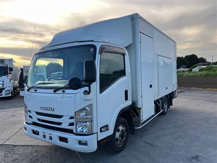 Isuzu Elf Truck