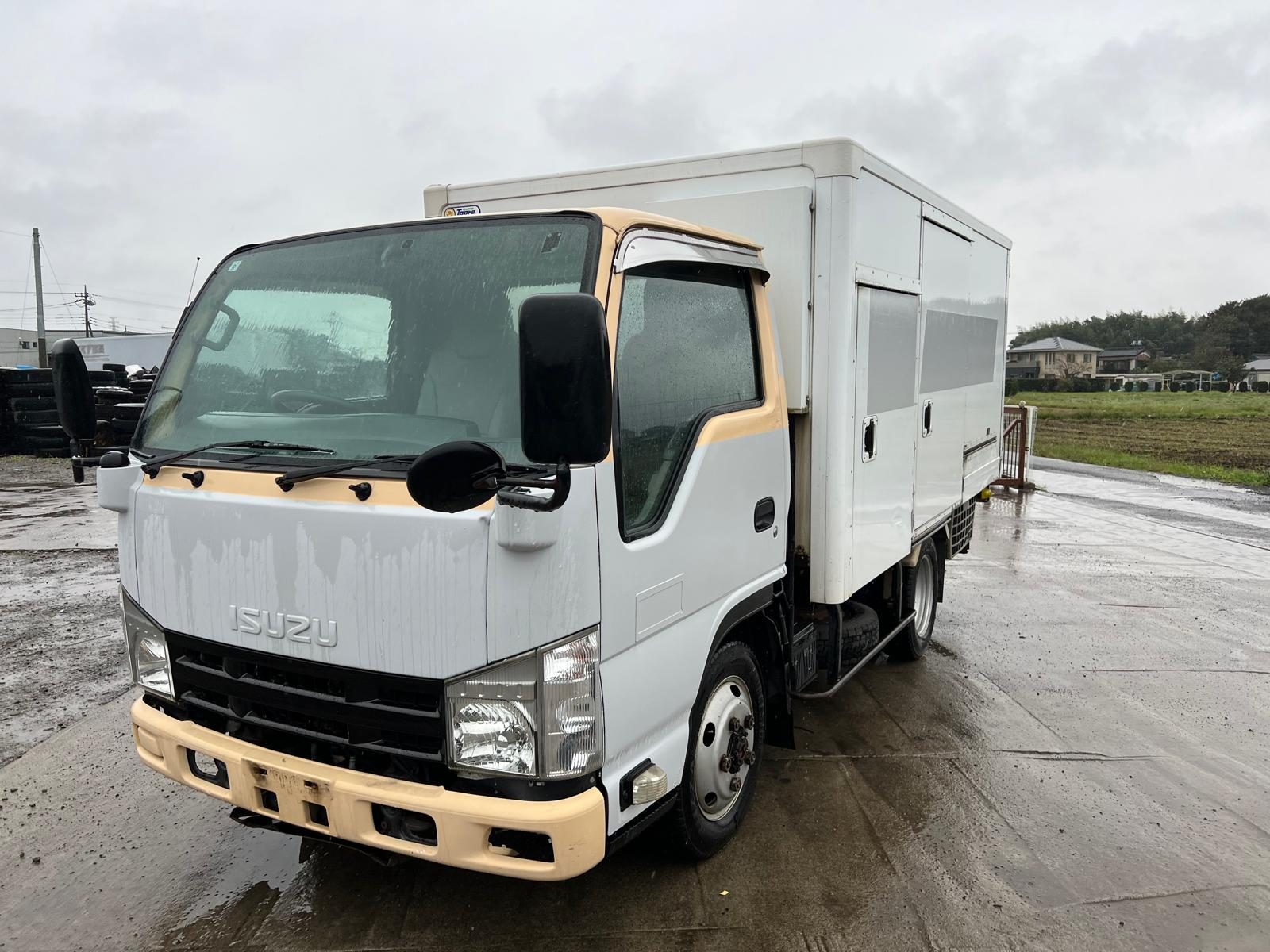 Isuzu Elf